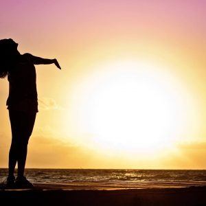 Herzlich Willkommen! Jetzt ist die Zeit, das wahre Selbst zu befreien, und die Welt zu erschaffen, in der wir wirklich leben wollen. Hier findet ihr Bücher, Videos, Online-Orakelspiele und viele weitere Anregungen für Hochsensible, kreative Geister und Pioniere der Neuen Zeit. Es gibt hier immer wieder Neues zu entdecken – turbulente Zeiten lassen auch viel Neues entstehen!